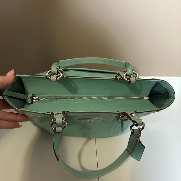 Coach EUC Turquoise Leather Pleated Gallery Shoulder Tote with COA - Picture 6 of 17
